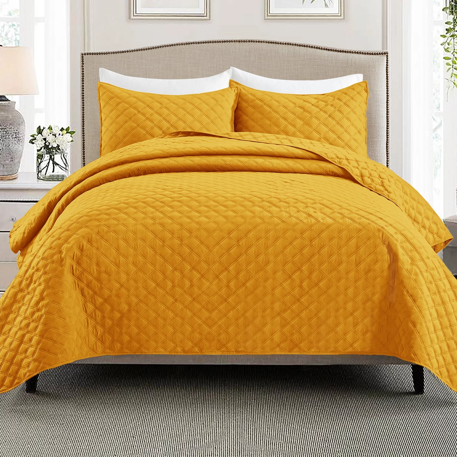 Exclusivo Mezcla 3-Piece Yellow Queen Size Quilt Set, Box Pattern Ultrasonic Lightweight and Soft Quilts/Bedspreads/Coverlets/Bedding Set (1 Quilt, 2 Pillow Shams) for All Seasons