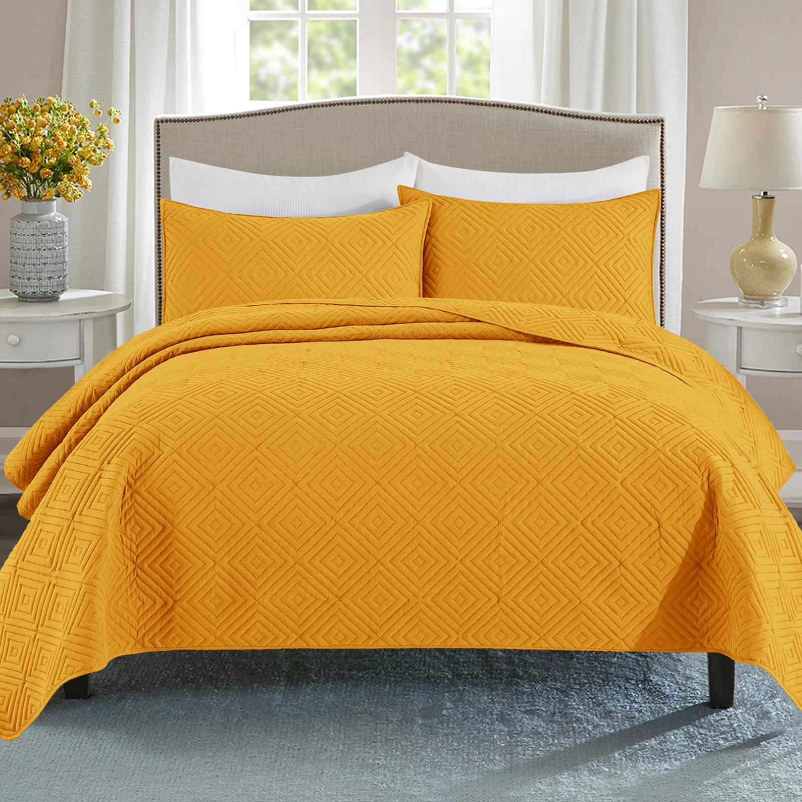 Exclusivo Mezcla 3-Piece Yellow Queen Size Quilt Set, Square Pattern Ultrasonic Lightweight and Soft Quilts/Bedspreads/Coverlets/Bedding Set (1 Quilt, 2 Pillow Shams) for All Seasons
